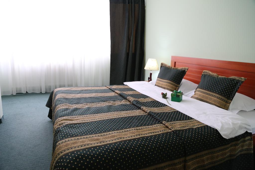 Hotel Apollonia Pristina Chambre photo