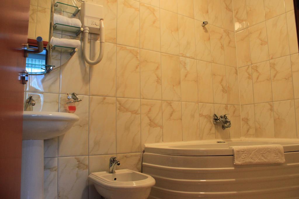 Hotel Apollonia Pristina Chambre photo