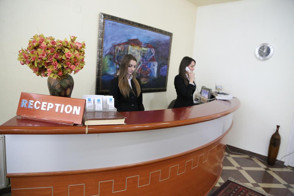 Hotel Apollonia Pristina Extérieur photo