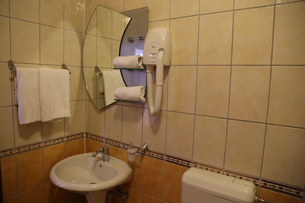 Hotel Apollonia Pristina Extérieur photo